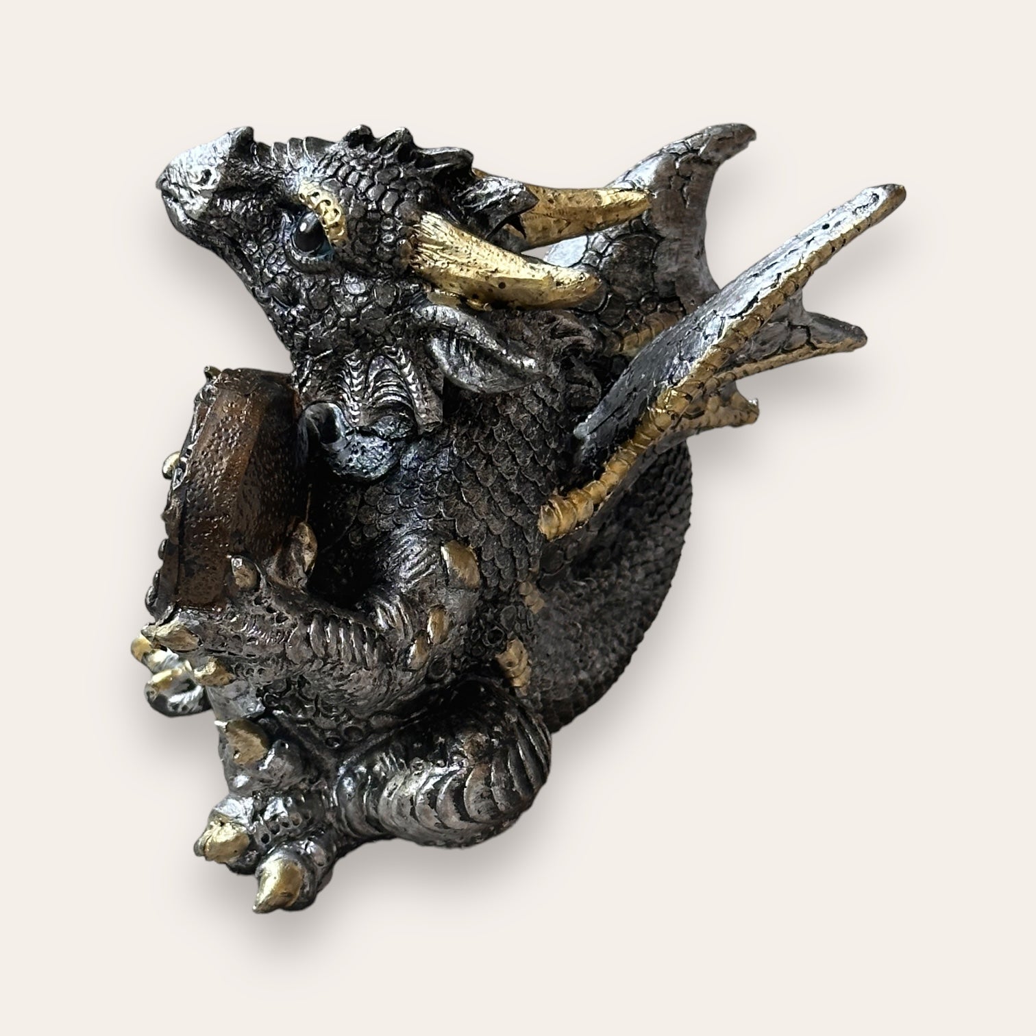 דרקון שומר אבן החן - Cosmic House