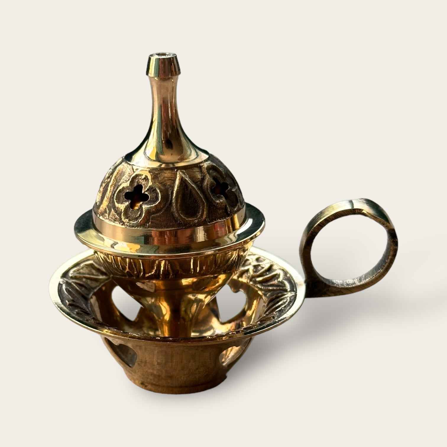 מעמד לשרף וקונוסים מפליז רנסנס