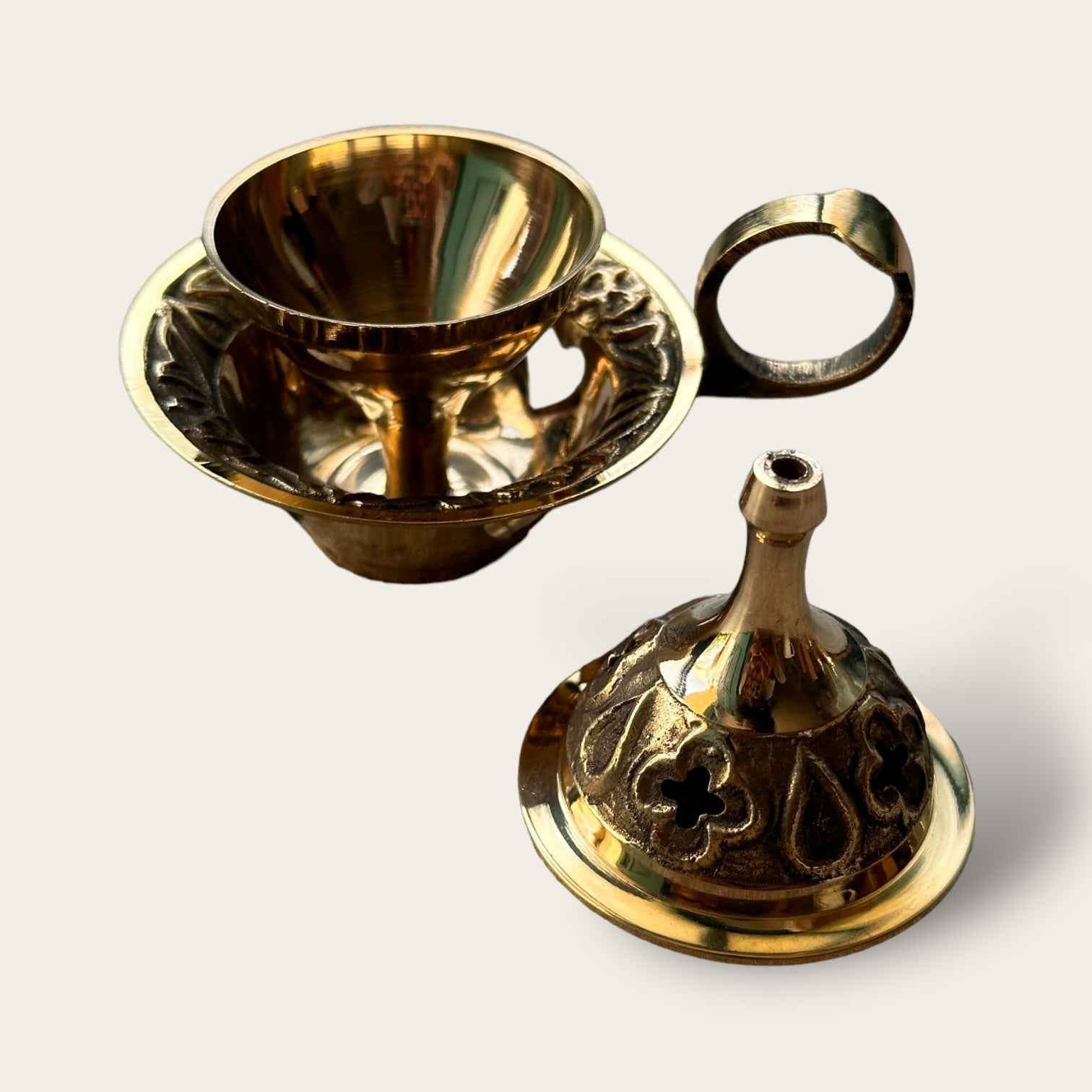 מעמד לשרף וקונוסים מפליז רנסנס