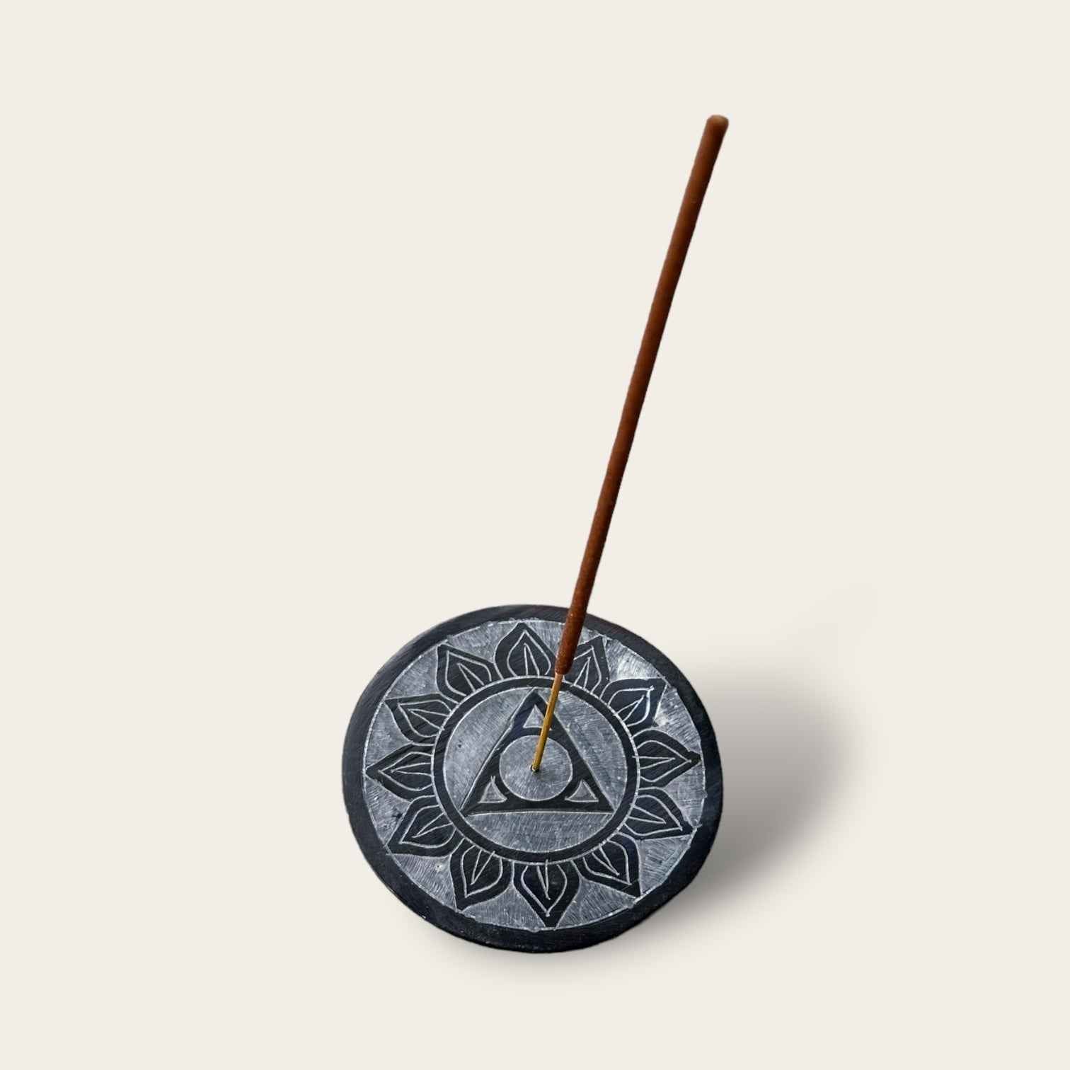 מעמד קטורת מאבן שטוח צ'אקרת הגרון