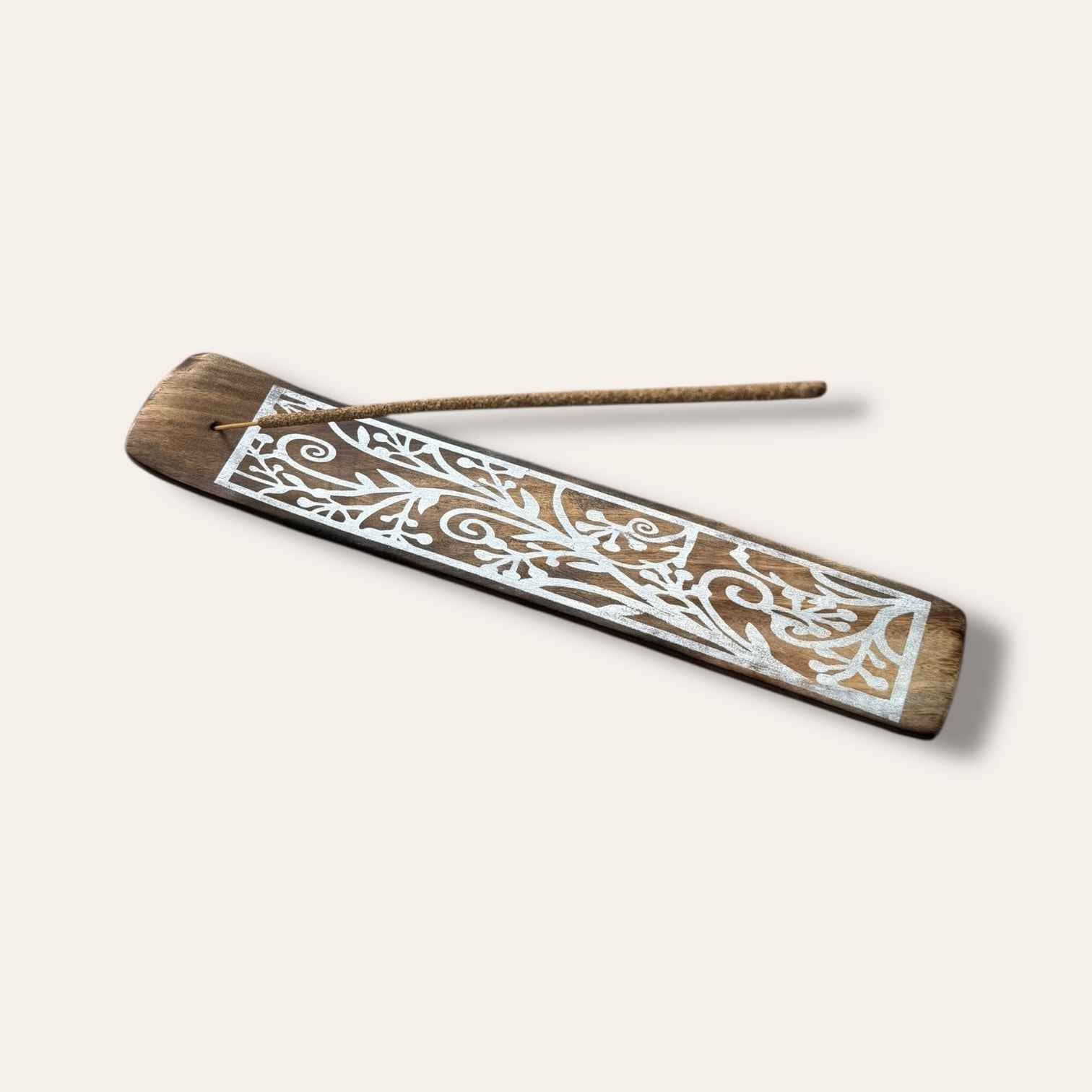 מעמד קטורת מעץ – רישומי עלים